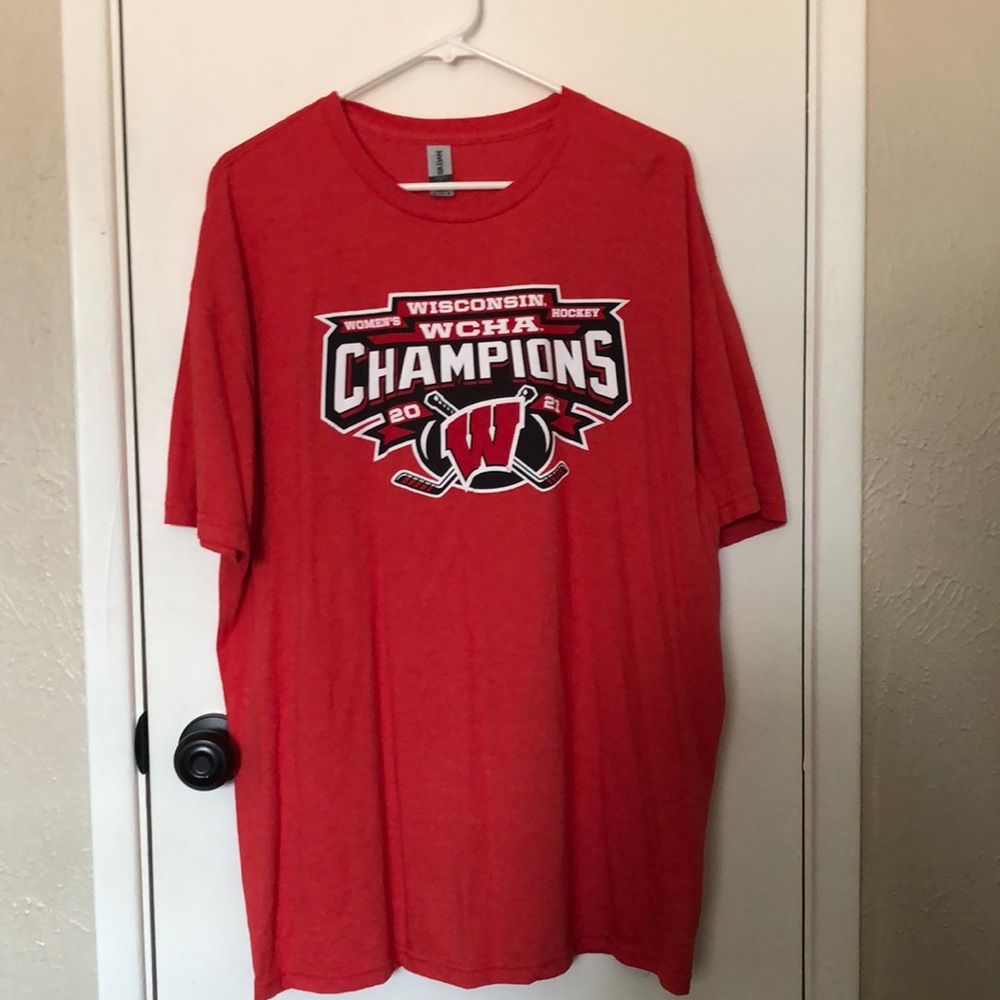 NWOT Wisconsin women’s hockey champs t-shirt